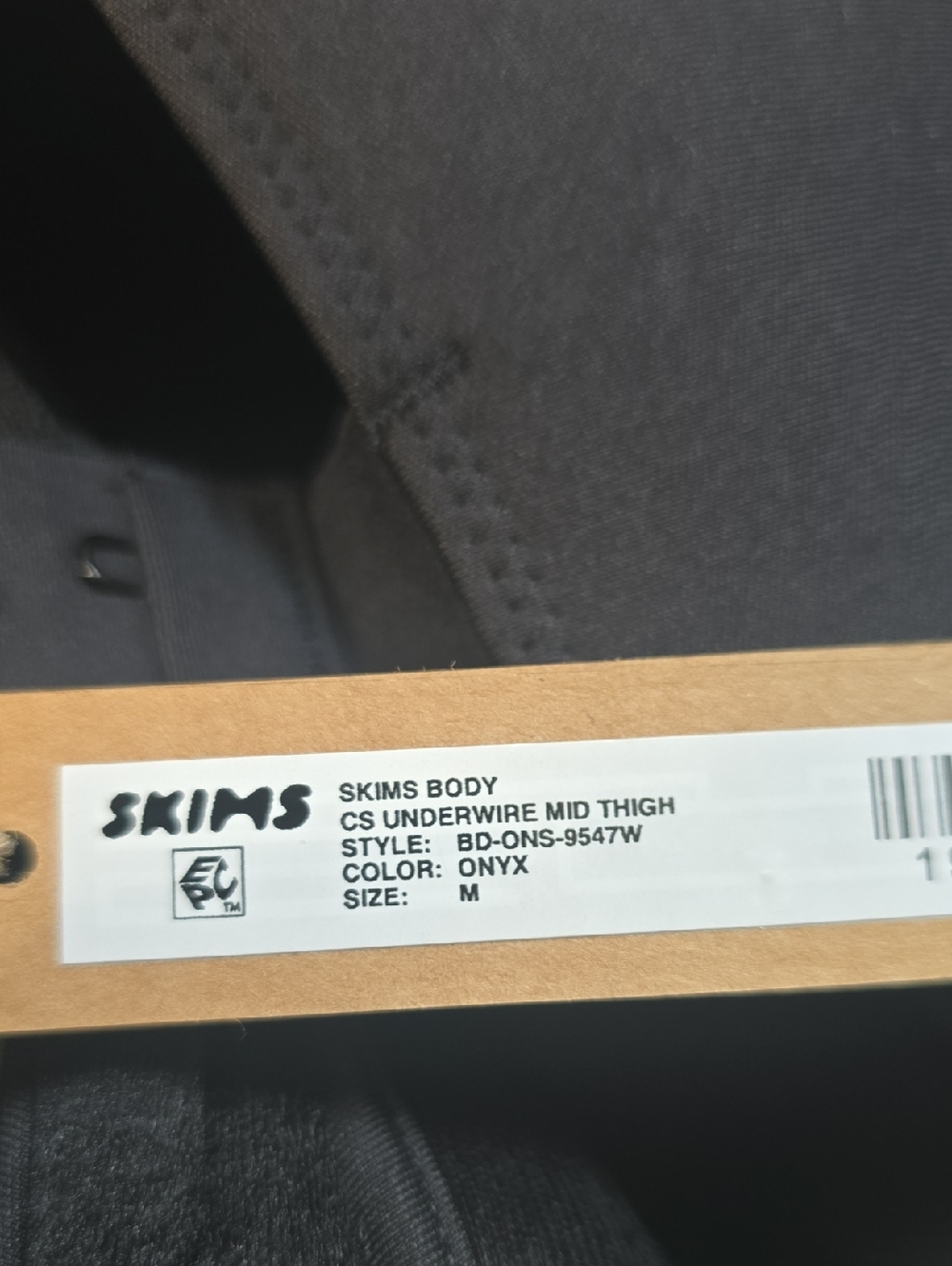 SKIMS Kim Kardashian Women's Medium Body CS underwire Mid Thigh New w/ Tags! - Picture 3 of 4